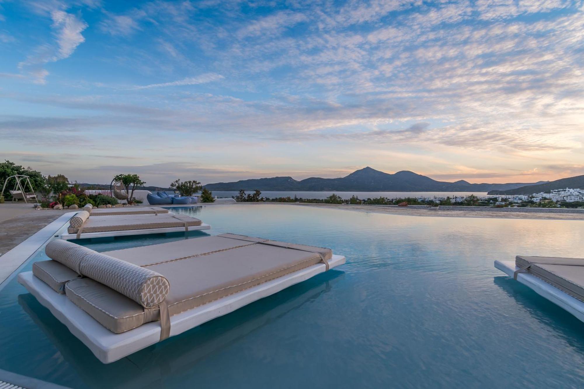 Blu Suites And Studios Adamantas  Luaran gambar